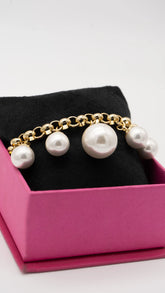 Dazzle Pearls Bracelet